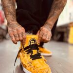 Lennox Instagram - 👽@lennox se junta de nuevo con todos los poderes Hoy les muestro unas DE LAS Ideas mas duras DE MI GANG nuestro hermano @brunovvision Junto a @danyweird CREAMOS UNAS Air Jordan 1 Off-White Chicago completamente desde 0 hechas con una bata @versace @lennox pieza 1/1 que opinas de esto @durinipuertorico ? Miami, Florida