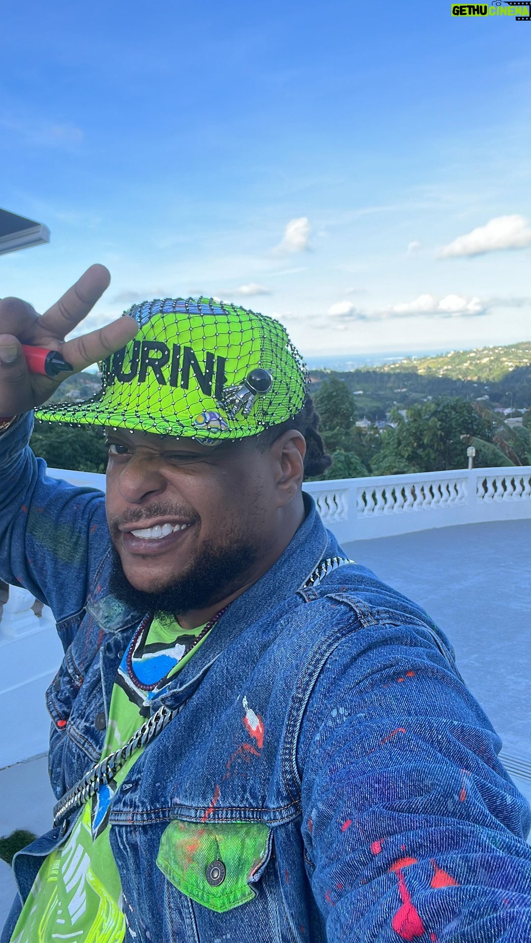 Lennox Instagram - @cielospanoramicvillas @cielosentertainment @durinistreewear @lennox La Gloria es de Dios !!!!! #brillo #mamacita