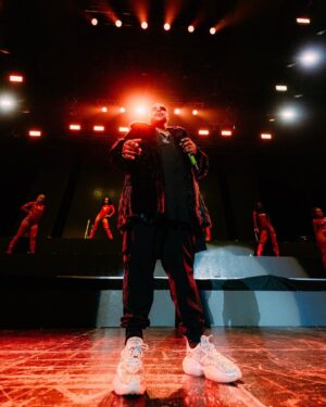 Lennox Instagram - #CHILE 🇨🇱🇨🇱🇨🇱 #SoldOut GRACIAS mi gente por el apoyo, por su energía y sus buenas vibras anoche. Los amamos! ❤️🤙🏾 #Lennox #Durini #Mamacita

Flouses @ritzzzzzzz 
📸 @el.eme @frankiejazz