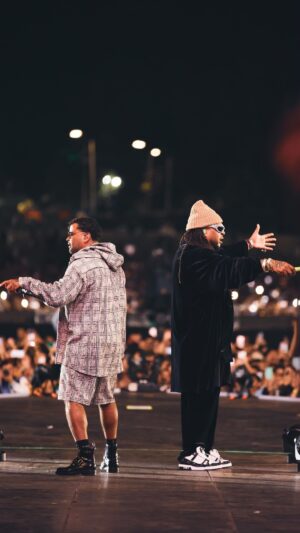 Lennox Instagram - COLOMBIA!!! 🇨🇴 Qué power el de anoche @megalandco @lamegacolombia!!! 45 mil almas perreandooo 🤪 GRACIAS! 

Gracias a La Nena de Argentina @MariaBecerra por acompañarnos!!! 🔥

🎥: @frankiejazz 

#ZionyLennox #LaZylaL #losdiamantesnegros #Colombia