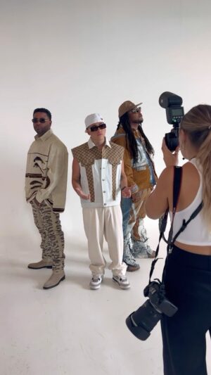 Lennox Instagram - QUIERO K MA MÚSICA SUENE PA VERTE BAILAR DE NUEVO 
YA TIENEN EL #TRAJECITO PA MAÑANA? 
@zionylennox 🇦🇷🇵🇷