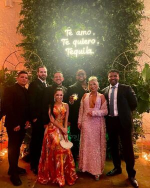Lennox Instagram - Celebrando la unión de Santiago y Valeria, que Dios los bendiga y que sea #ParaSiempre 💍. Andamos por acá con los de siempre y un flow Durini 😎 #Lennox #Durini #Mamacita