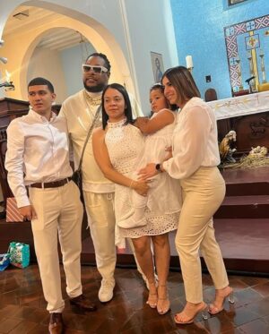 Lennox Instagram - Que Bendición , Gracias Dios por todo. Bautismo de Estefanía Gabriela !!!🕊️🕊️🕊️❤️#Lennox