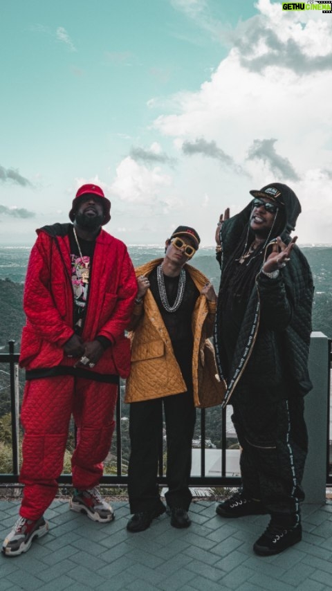 Lennox Instagram - Dale Play ▶️ #Descontrol 🤪 with @elmicha x @lennox OUT NOW and STREAMING on all platforms #LinkInBio #SamDiem #ElMicha #Lennox