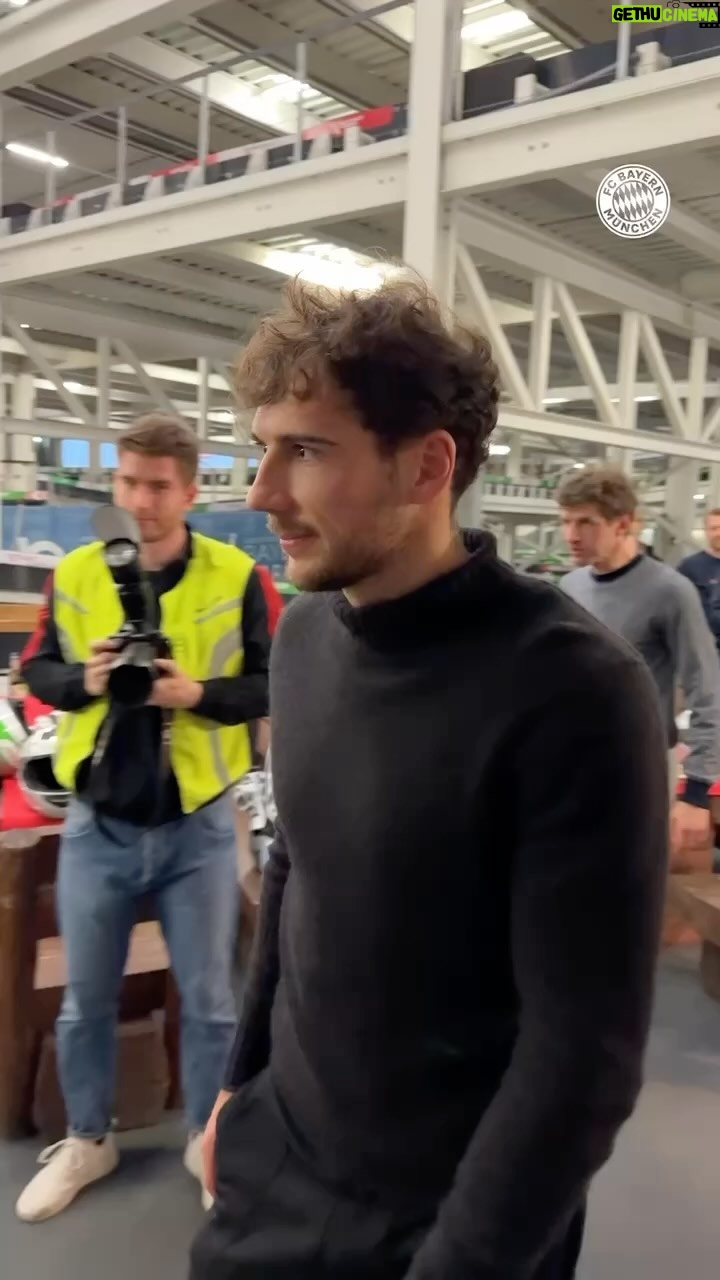 Leon Goretzka Instagram - 🏎️💨 🏆 Man muss die Feste feiern wie sie fallen.. @fcbayern #teambuilding