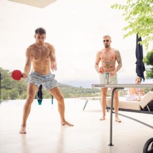 Leon Goretzka Instagram - Sieg ! Oder ? 🏓🥴🤫 - 📸 @marcofischerstudio