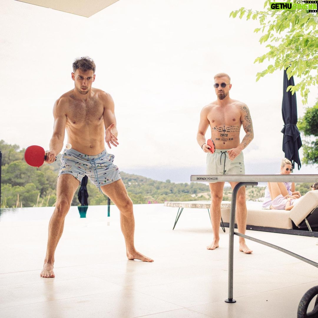 Leon Goretzka - 129.9K Likes - Sieg ! Oder ? 🏓🥴🤫 - 📸 @marcofischerstudio