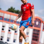 Leon Goretzka Instagram - Lockerer Aufgalopp 🐎 bevor es später zur Nationalmannschaft geht 🇩🇪⚽️
