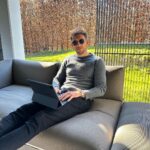 Leon Goretzka Instagram – ☀️💻😎…Was fehlt ? – richtig, ☕️!