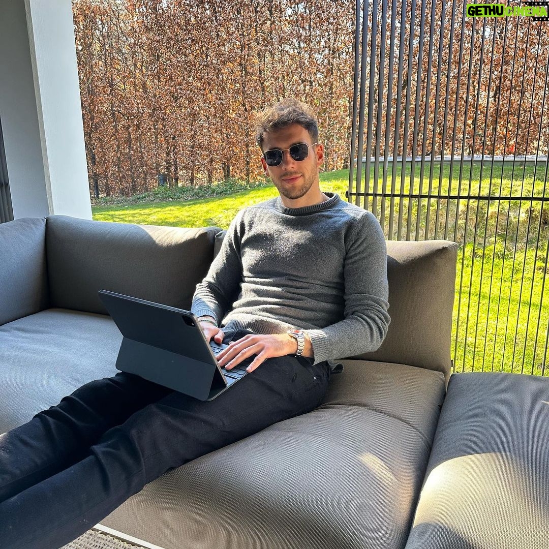 Leon Goretzka - 128.1K Likes - ☀️💻😎…Was fehlt ? - richtig, ☕️!