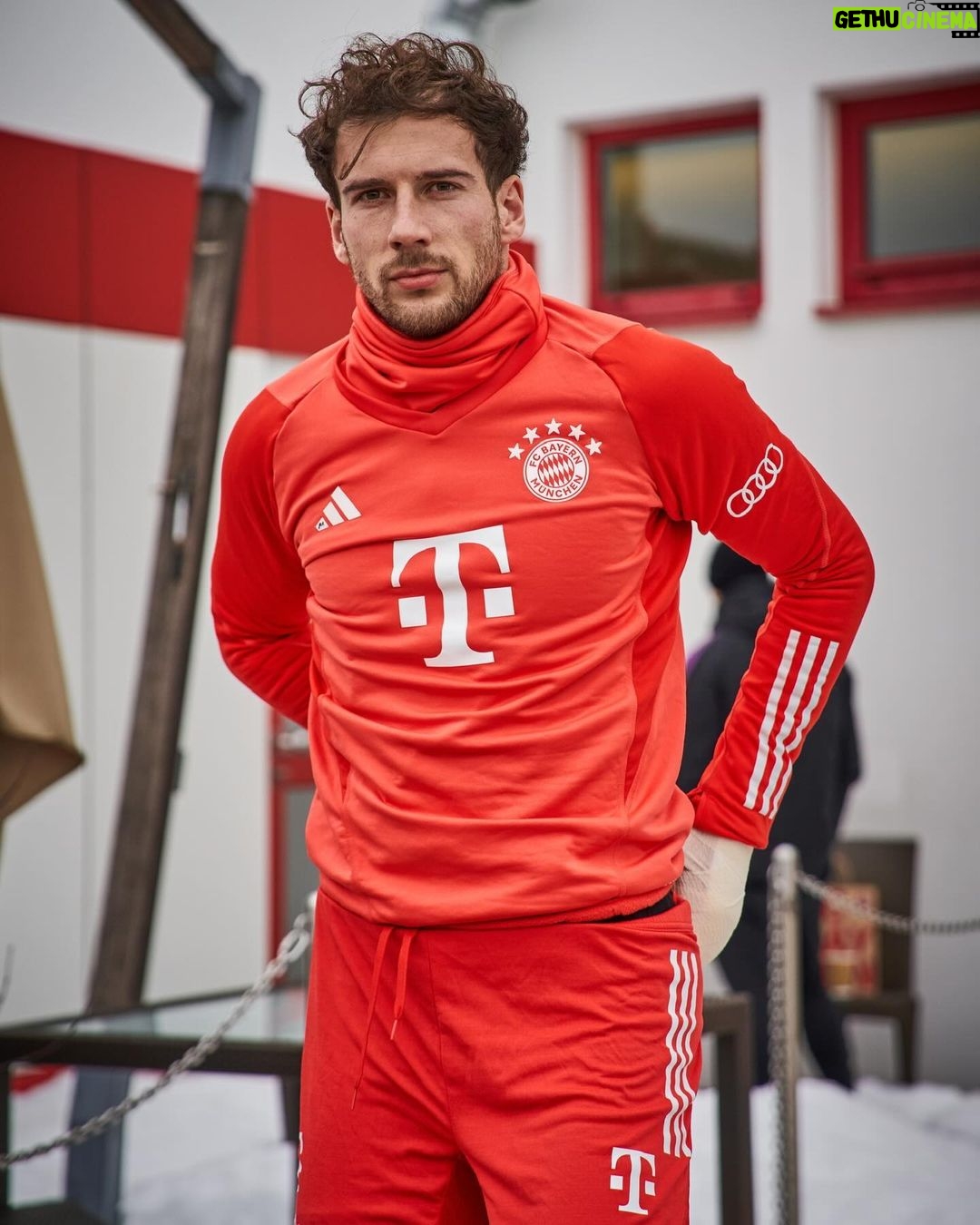 Leon Goretzka Instagram - 🔴⚪️ Letzte Einheit bevor es morgen endlich wieder losgeht @bundesliga ‼️