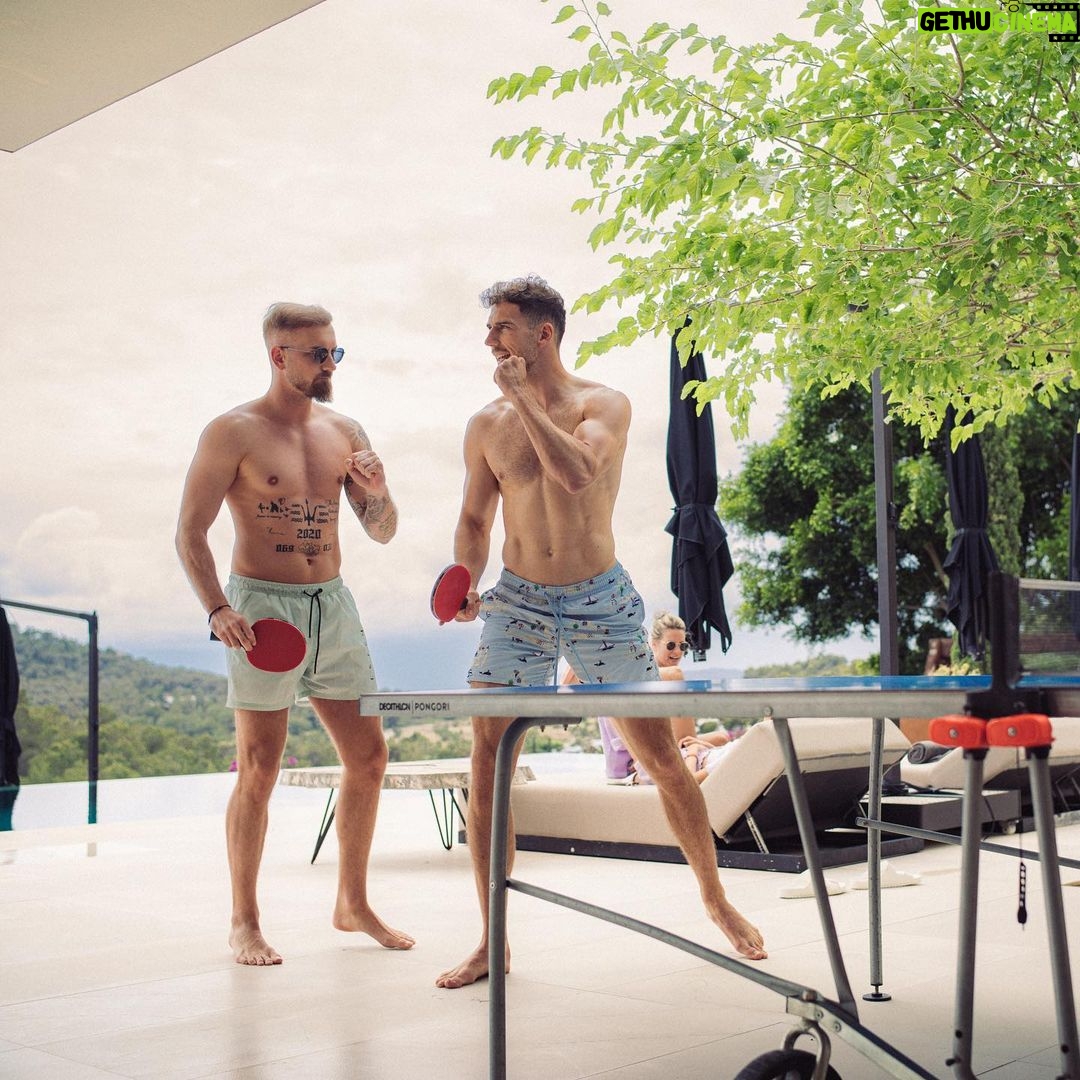 Leon Goretzka - 129.9K Likes - Sieg ! Oder ? 🏓🥴🤫 - 📸 @marcofischerstudio