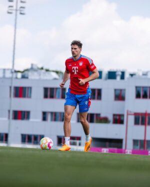 Leon Goretzka Instagram - Lockerer Aufgalopp 🐎 bevor es später zur Nationalmannschaft geht 🇩🇪⚽️