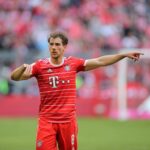 Leon Goretzka Instagram - So wichtige 3 Punkte. Danke für Euren unermüdlichen Support in der aktuellen Situation! @fcbayern #MiaSanMia und … @sergegnabry kocht wieder 😍🤭👨🏻‍🍳
