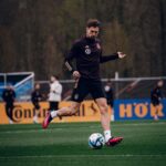 Leon Goretzka Instagram – 🔎 FOKUS im Training. 💪🏼⚽️

#DFB #DFBTEAM

📷 DFB / Philipp Reinhard / Marco Michalzik DFB-Campus