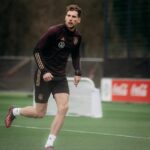 Leon Goretzka Instagram – 🔎 FOKUS im Training. 💪🏼⚽️

#DFB #DFBTEAM

📷 DFB / Philipp Reinhard / Marco Michalzik DFB-Campus