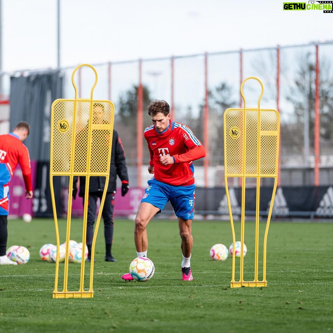 Leon Goretzka Instagram - Ist das die Sonne ? ☀️🤨 @fcbayern