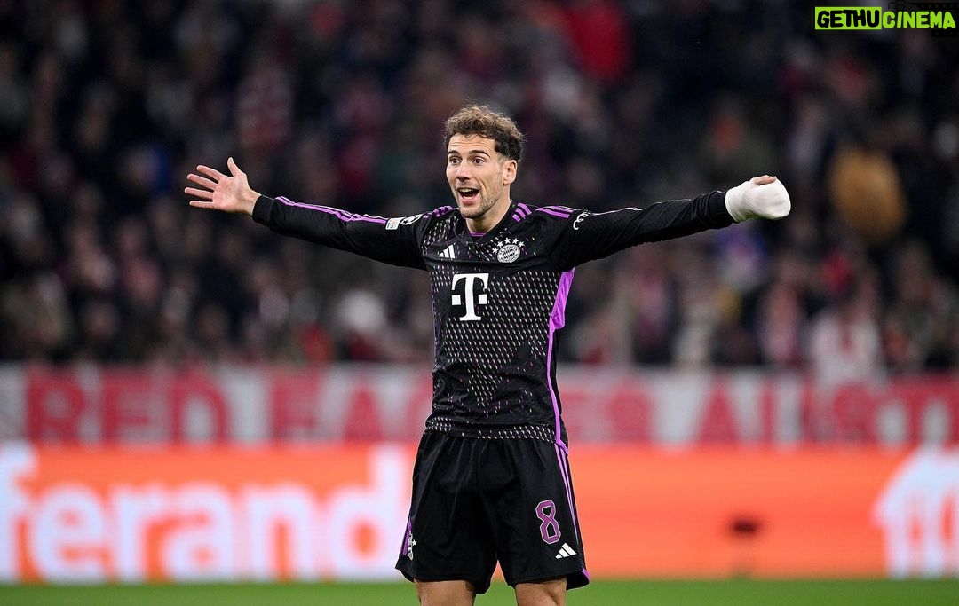 Leon Goretzka Instagram - CL group stage ✔️ Who needs a hug ? 🤩 @fcbayern