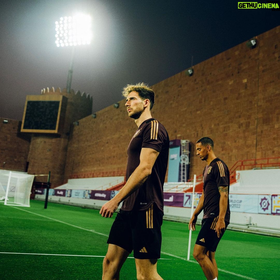Leon Goretzka Instagram - Our office for the next weeks 🏰⚽️ @dfb_team