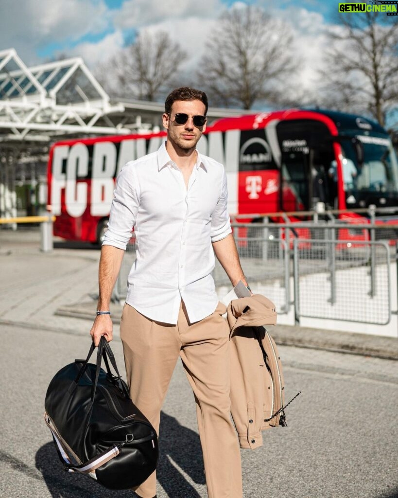 Leon Goretzka Instagram - On our way to Barcelona 🛫 @championsleague