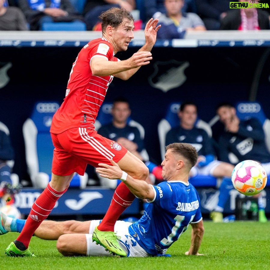 Leon Goretzka Instagram - Die drei Punkte nehmen wir mit nach München ! @fcbayern #immerweiter