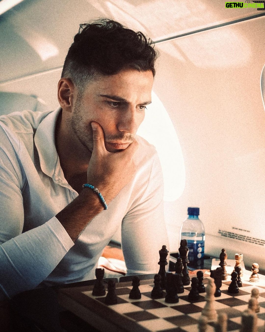 Leon Goretzka Instagram - Who won ? 🤔♟@bjoern.Stein