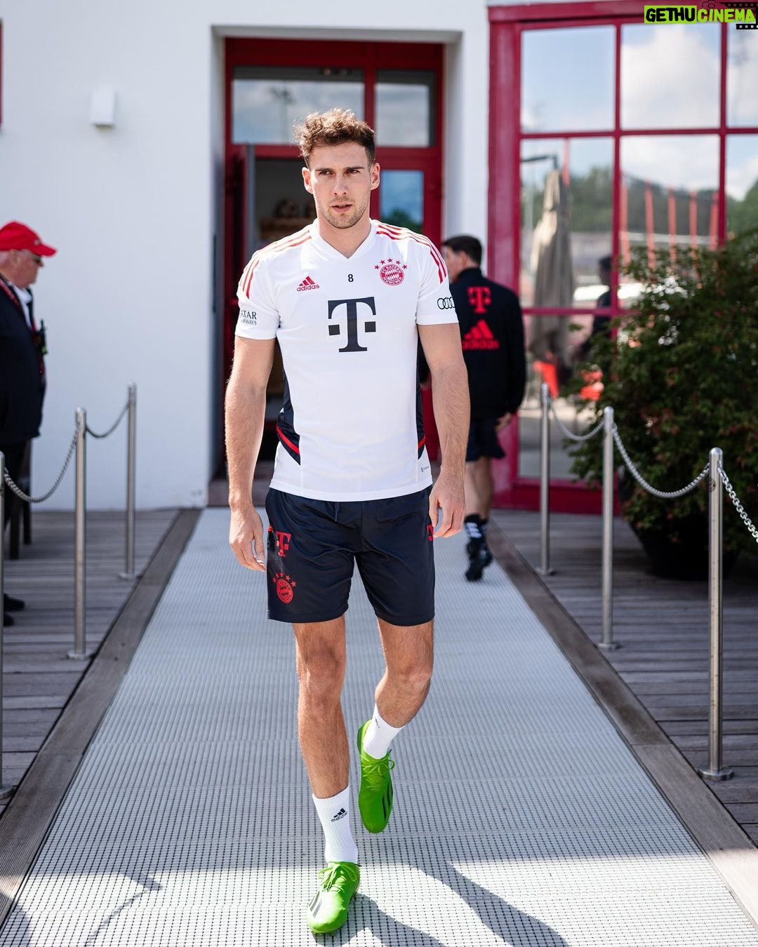 Leon Goretzka Instagram - Heppa ☀️⚽️ @fcbayern