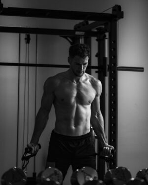Leon Goretzka Instagram - Last gym session before heading back to munich 💪🏼