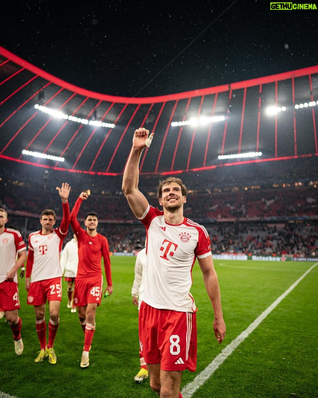 Leon Goretzka Instagram - Another special @championsleague night ✨🤩 „Im Namen der Stadt“ ‼️💪🏼🙏🏻