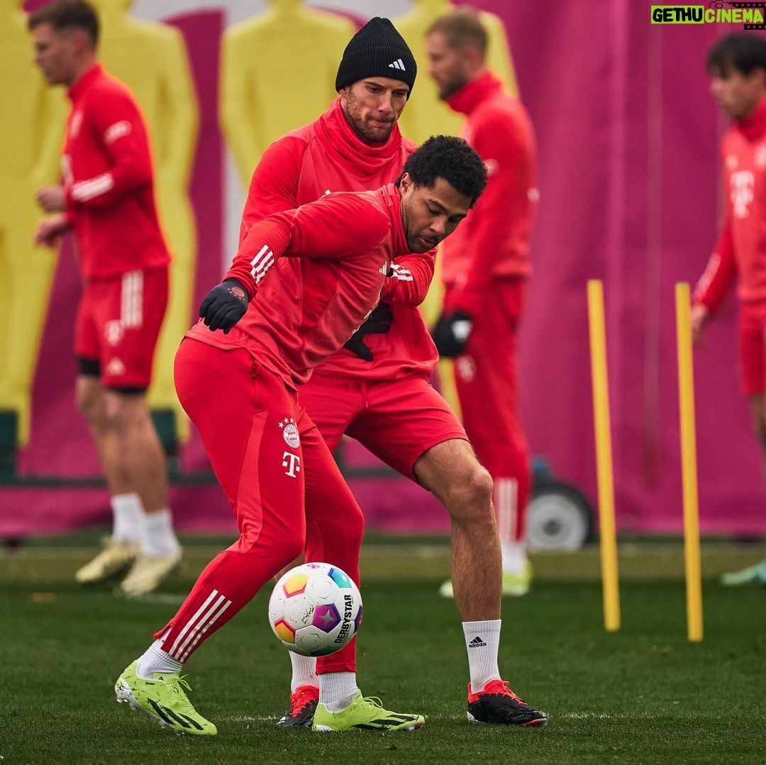 Leon Goretzka Instagram - Good session today πͺπΌ Welcome back π«ΆπΌ π¨π»βπ³
