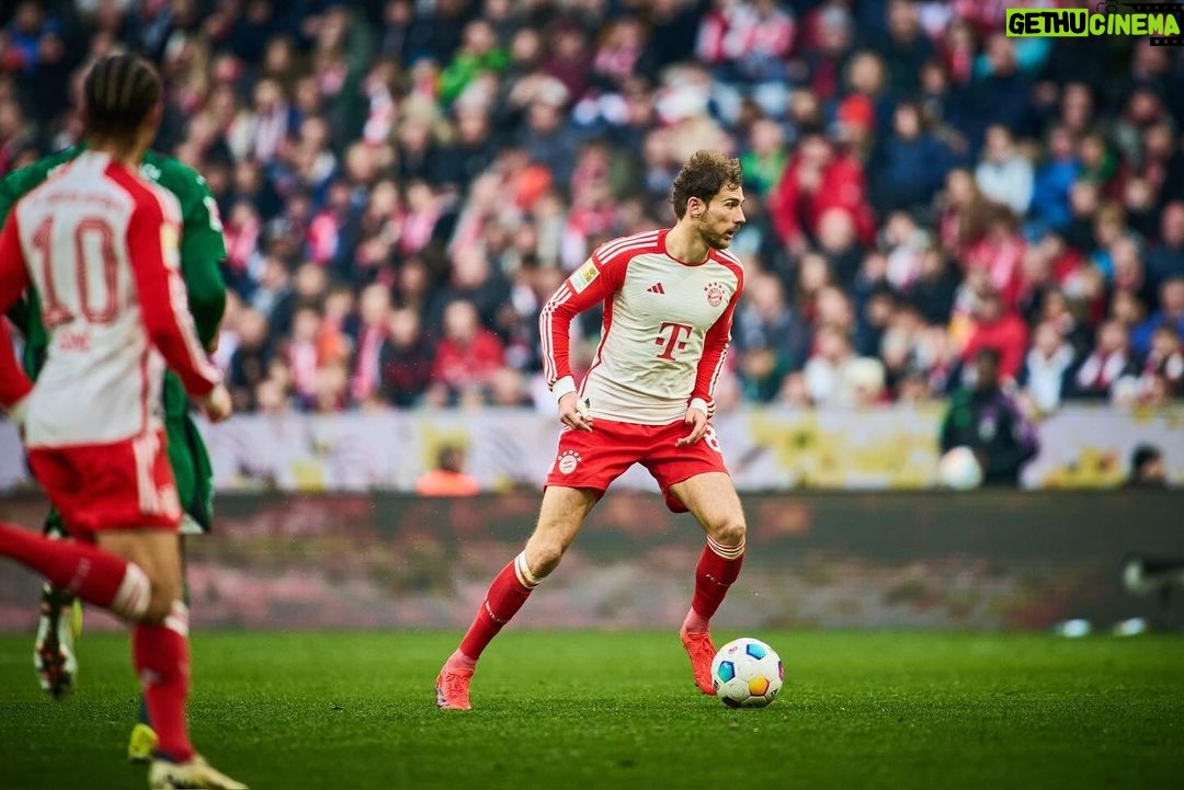 Leon Goretzka Instagram - Important win tonight ๐๐ผ! letโs keep on going next week !! Always nice to meet old friends bzw. Genossen ๐ซถ๐ผ๐ @chrikra23
