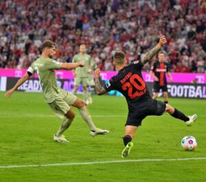 Leon Goretzka Instagram - Wieder einmal großartiger Support von den Rängen. Schade dass wir den Sieg am Ende nicht ins Ziel bringen konnten. Still a lot to improve ! @fcbayern #immerweiter