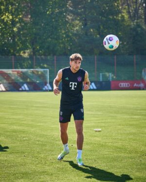 Leon Goretzka Instagram - 🔋