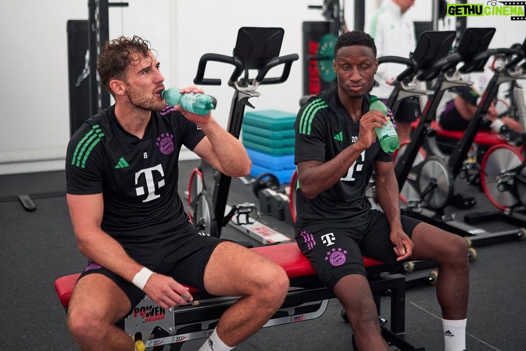 Leon Goretzka Instagram - Trainingslager am Tegernsee ✔️🔥 @fcbayern // thx an alle für den Support 🙏🏻