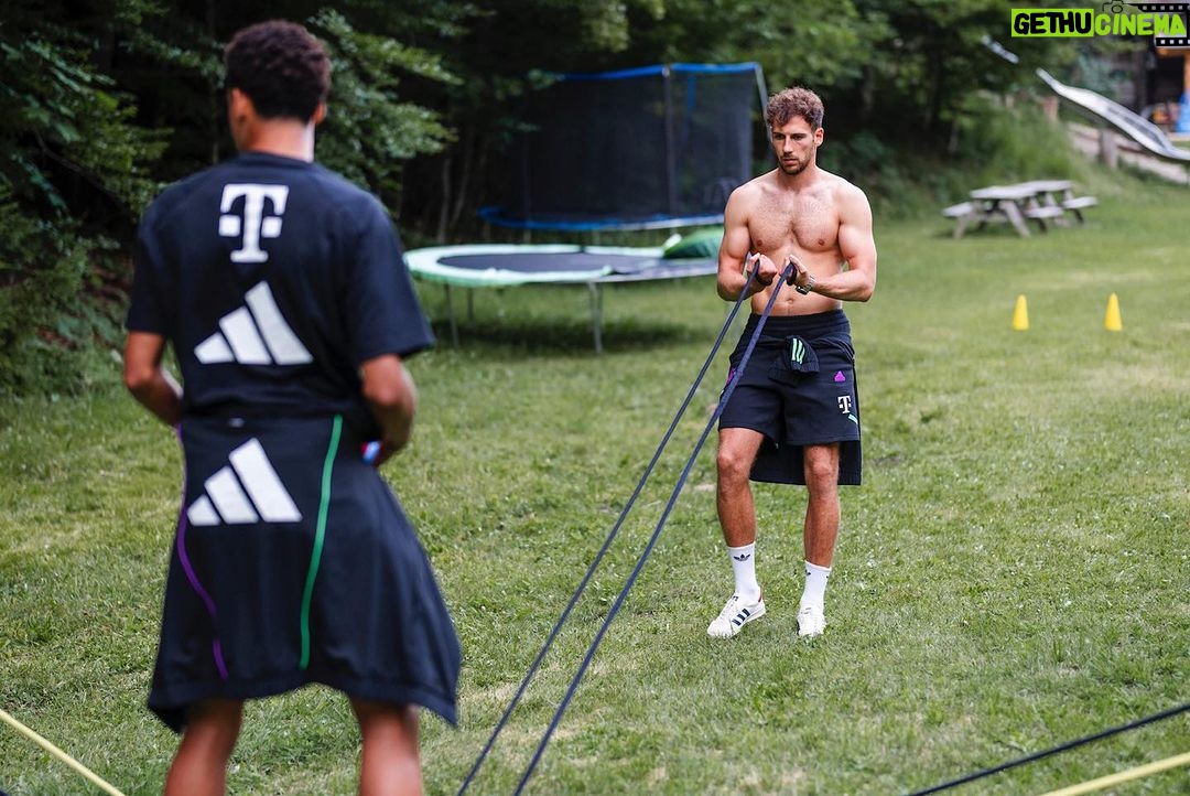 Leon Goretzka Instagram - Trainingslager am Tegernsee ✔️🔥 @fcbayern // thx an alle für den Support 🙏🏻
