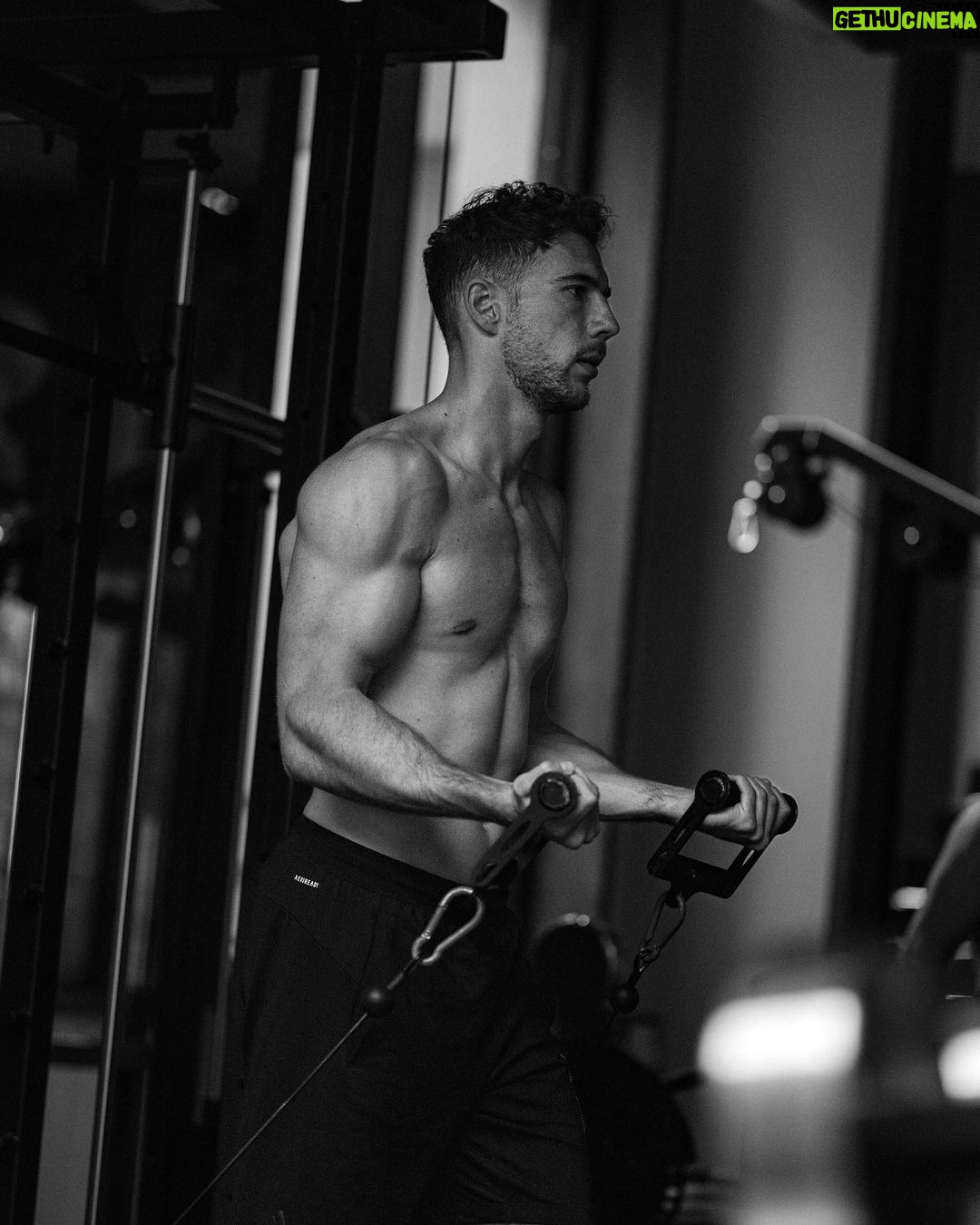 Leon Goretzka - 228.4K Likes - Last gym session before heading back to munich 💪🏼