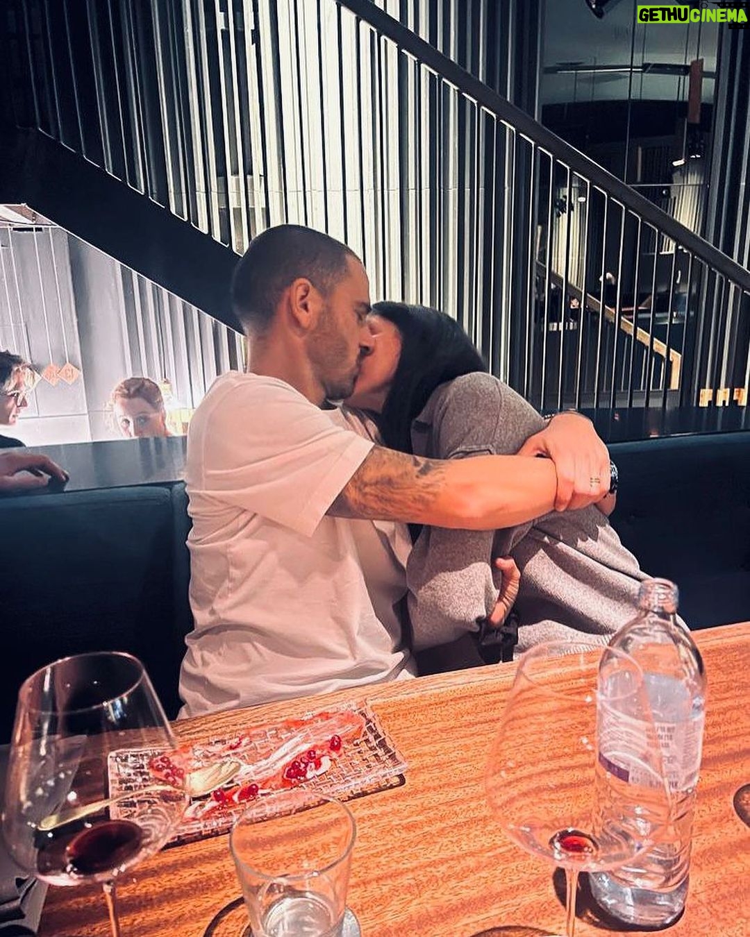 Leonardo Bonucci Instagram - Una Vita così. Di Sorrisi e Baci, di litigi e di pace, di comprensione e condivisioni, di supporto e sopportazione, di amore e di odio. È così, su queste montagne russe, che mi piace stare. Buon compleanno Amore Mio. ❤️
