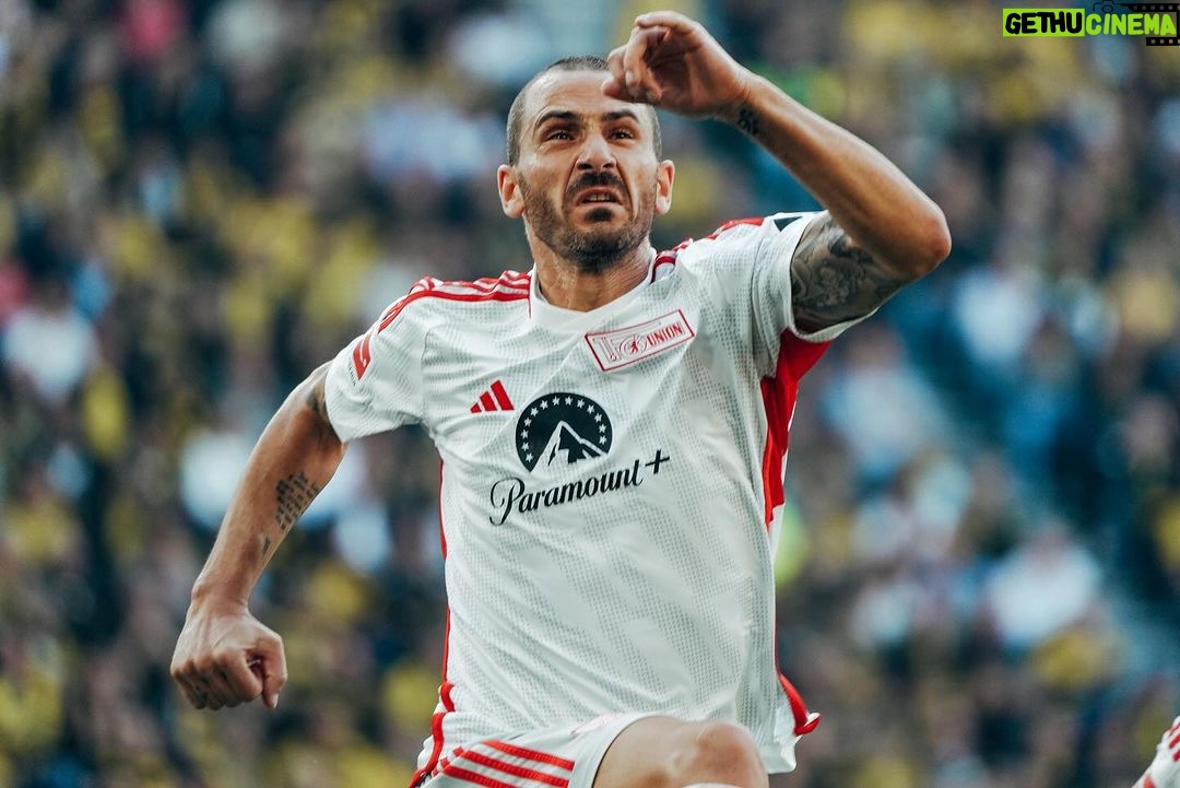 Leonardo Bonucci Instagram - Hard-fought match, upset for our fans. Proud for my first goal in the Bundesliga. #EisernUnion Signal Iduna Park Stadium, Dortmund, Germany