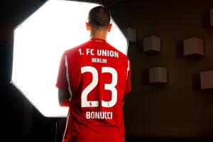 Leonardo Bonucci Instagram - For me, it's something special to take the step abroad for the first time in my career. At Union, I have the opportunity to continue playing at the highest level and to support the team on their journey in three challenging competitions with my experience. I'm really looking forward to this new stage in my career. Eisern Union!
_

Es ist für mich etwas Besonderes, erstmals in meiner Karriere den Schritt ins Ausland zu gehen. Bei Union habe ich die Möglichkeit, weiter auf höchstem Niveau zu spielen und die Mannschaft auf ihrem Weg in drei anspruchsvollen Wettbewerben mit meiner Erfahrung zu unterstützen. Ich freue mich sehr auf diese neue Station in meiner Karriere. Eisern Union!

@1.fcunion 
#fcunion #eisernunion