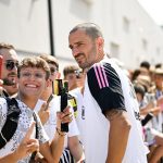 Leonardo Bonucci Instagram – Alla fine, degli uomini, contano il cuore e le intenzioni. Per questo, anche oggi, come ogni anno, per me è un bellissimo giorno.