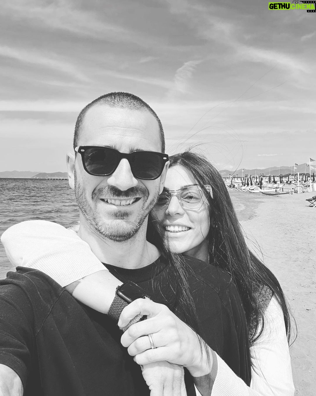 Leonardo Bonucci Instagram - Sole. Mare. Amore. ❤️ @martinazoev