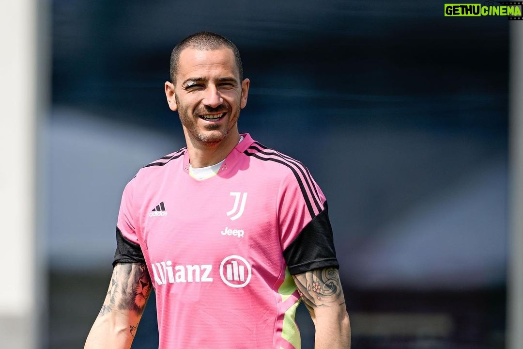 Leonardo Bonucci Instagram - Power up 🔋 #LB19 #FinoAllaFine Juventus Center-La Continassa