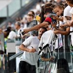 Leonardo Bonucci Instagram – 9.8.23 Allianz Stadium

Qui ho imparato, combattuto e sognato, tanto. Più di quanto pensavo fosse possibile. 

La realtà di oggi, in un luogo che al di là di tutto continuo a percepire come casa, continua ad insegnarmi quanto l’amore e l’affetto possano arrivare oltre a situazioni imposte. 

Grazie a voi tutti juventini, dal primo giorno, fino ancora ad oggi!