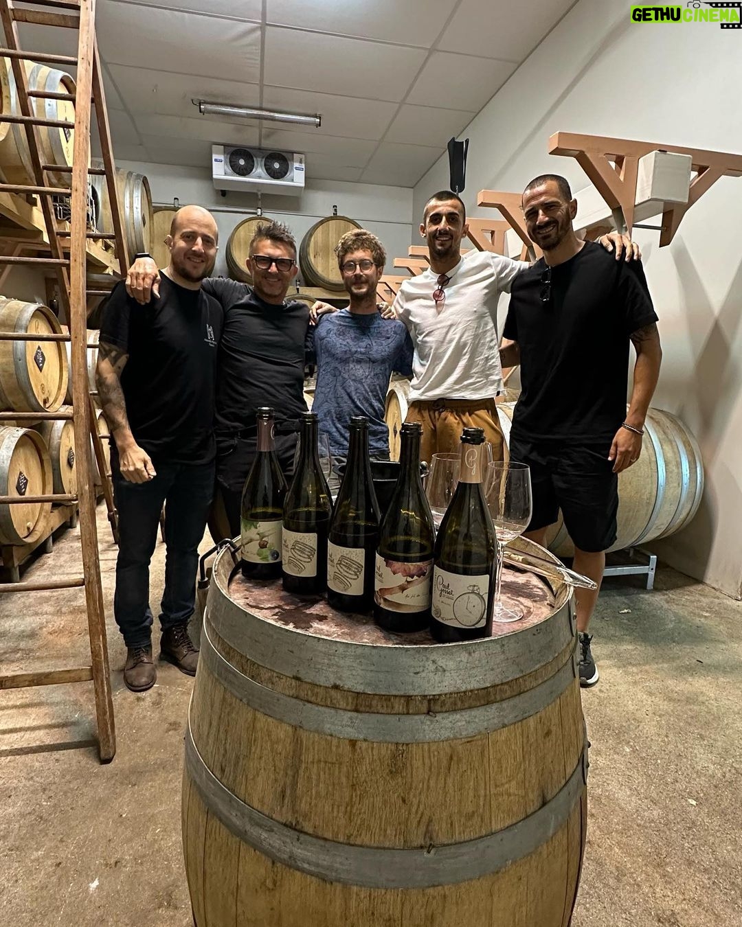 Leonardo Bonucci Instagram - Grâce à votre hospitalité, c'était comme se sentir chez soi. Nous avons passé des jours merveilleux que nous n'oublierons jamais. Merci à tous pour cette belle aventure. 🫶🏻❤️😍 Champagne, France