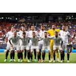 Leonardo Bonucci Instagram - Eccomi qui. Un appuntamento che conosco bene. Un momento a cui non intendo sottrarmi. So bene quanto un errore in una partita del genere possa contare ma so anche quanto la consapevolezza possa aiutare a guardare avanti certi delle fondamenta che ci sostengono. Il lavoro e la passione che mi hanno sempre contraddistinto non si faranno scalfire dai giudizi del momento. So chi sono e che gioco è questo. Ho sempre rispettato le opinioni di tutti ma ho sempre guardato avanti, consapevole che niente è facile nella vita e niente viene regalato nel calcio. Ho ottenuto tutto lavorando quotidianamente, con sacrificio e umiltà. E sarà così anche domani, dopodomani, perché chi ha paura del giudizio degli altri non è un Uomo. Io penso già all’allenamento di domani. Grazie a tutti i miei compagni che insieme a Me hanno lottato e stasera la fortuna non è stata la nostra compagna di battaglia. Forza Azzurri. De Grolsch Veste