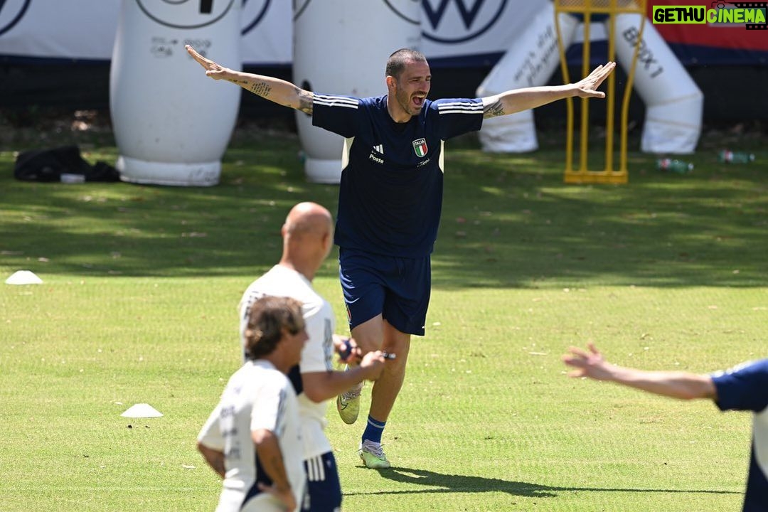 Leonardo Bonucci Instagram - Giorni azzurri 🇮🇹 #LB19 #VivoAzzurro