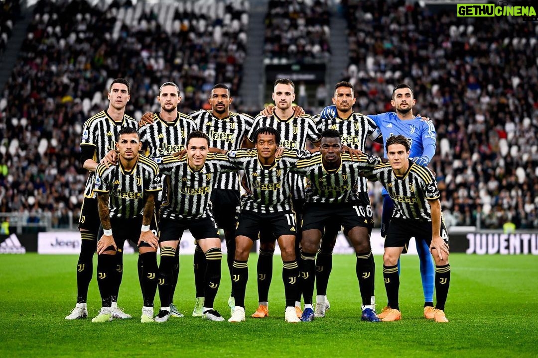 Leonardo Bonucci Instagram - Grazie 🤍🖤 #LB19 #FinoAllaFine Allianz Stadium