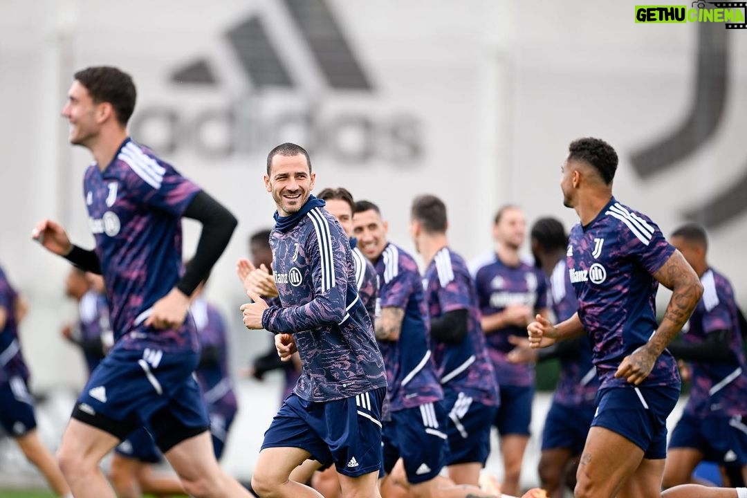 Leonardo Bonucci Instagram - ⚪️⚫️ Uniti. Fino Alla Fine. Juventus Center-La Continassa