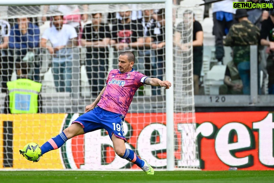 Leonardo Bonucci Instagram - +3!!! 💪🏻 #FinoAllaFine Allianz Stadium
