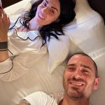 Leonardo Bonucci Instagram - Che il 2024 porti a tutti meno filtri e più realtà. Meno rabbia e più sorrisi. Perché in fin dei conti il sorriso è contagioso. Buon Anno a Tutti. 🎇😁 Turin, Italy